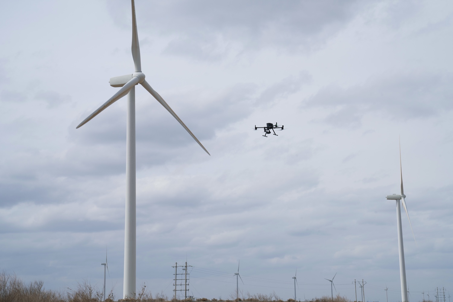dron-inspekcia-veterna-elektraren